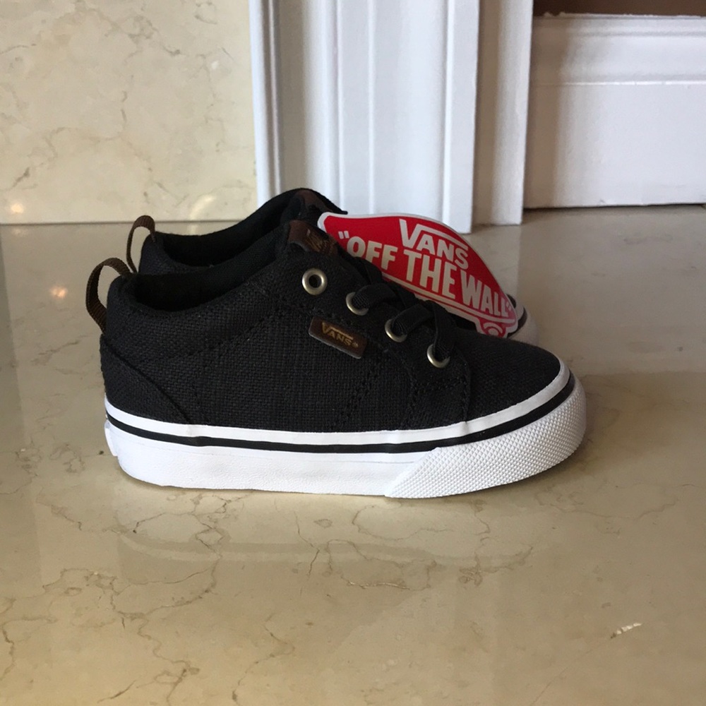 NIB toddler boys Vans sneakers sz 5